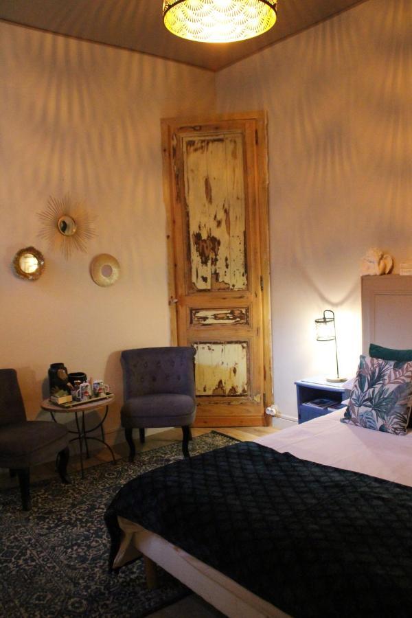 Une Chambre En Ville Saintes Exterior foto