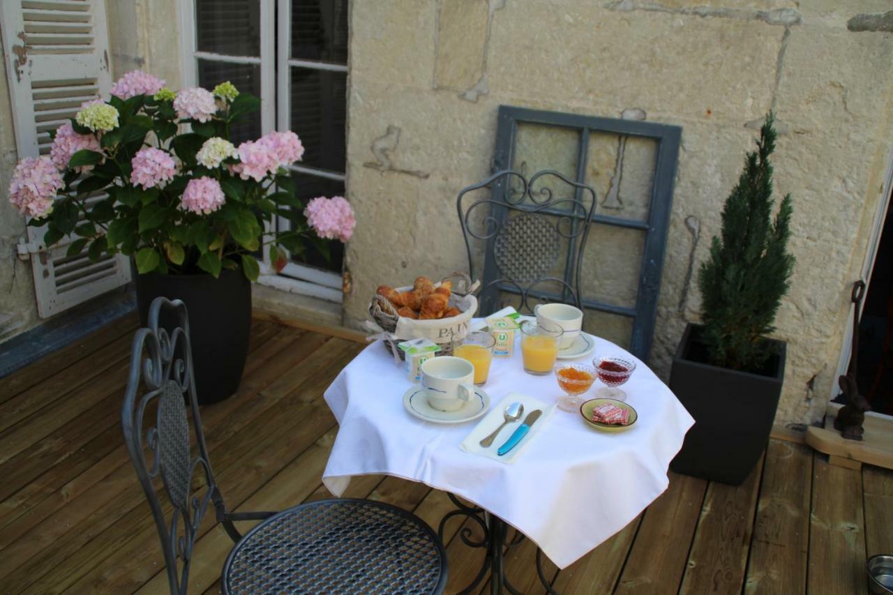 Une Chambre En Ville Saintes Exterior foto